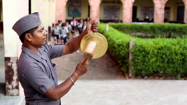 Peon posts in schools will be abolished, wholesale peon allowance will be applicable | शाळांमधील शिपाई पदे रद्द होणार, ठोक शिपाई भत्ता लागू होणार Peon posts in schools will be abolished, wholesale peon allowance will be applicable | शाळांमधील शिपाई पदे रद्द होणार, ठोक शिपाई भत्ता लागू होणार
