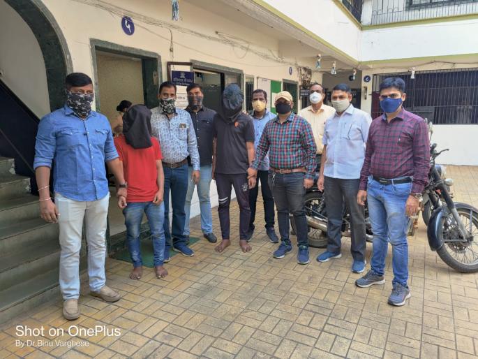 Police have arrested two thieves for robbing senior citizens | वृद्ध नागरिकांना लुबाडणाऱ्या दोन अट्टल चोरांना पोलिसांनी केली अटक Police have arrested two thieves for robbing senior citizens | वृद्ध नागरिकांना लुबाडणाऱ्या दोन अट्टल चोरांना पोलिसांनी केली अटक