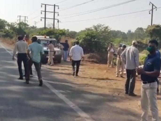 An unidentified woman's burnt body was found | खळबळजनक! अज्ञात महिलेचा जळालेल्या अवस्थेत आढळला मृतदेह An unidentified woman's burnt body was found | खळबळजनक! अज्ञात महिलेचा जळालेल्या अवस्थेत आढळला मृतदेह