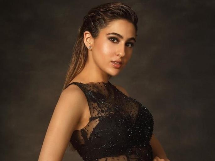 Sara ali khan reveals her mother amrita singhs openion matters | ... म्हणून मीडियाशी ठेवते यारी-दोस्ती, सारानं सांगितली अंदर की बात Sara ali khan reveals her mother amrita singhs openion matters | ... म्हणून मीडियाशी ठेवते यारी-दोस्ती, सारानं सांगितली अंदर की बात