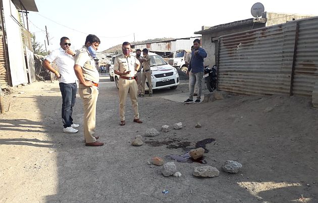 A Boy who molested minor's sister was killed by two minors | बहिणीला छेडणाऱ्या युवकाची दोन अल्पवयीन मुलांनी केली हत्या A Boy who molested minor's sister was killed by two minors | बहिणीला छेडणाऱ्या युवकाची दोन अल्पवयीन मुलांनी केली हत्या