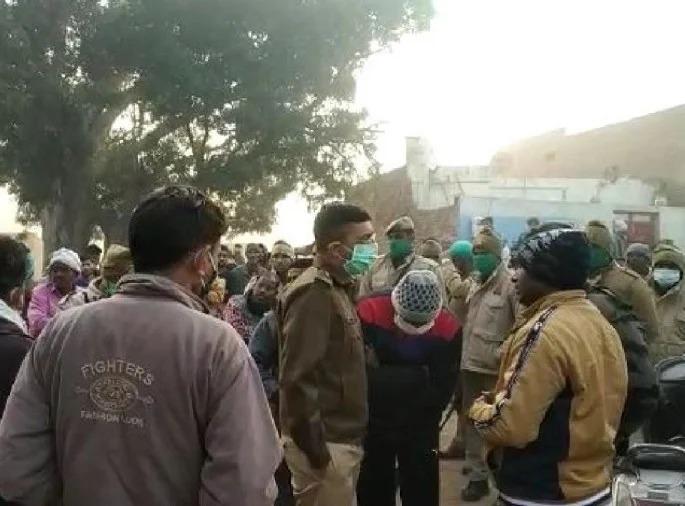 A 60-year-old woman was strangled to death and her body was covered in blood in the house | गळा चिरून ६० वर्षीय महिलेची केली हत्या, घरात रक्ताच्या थारोळ्यात पडला होता मृतदेह 