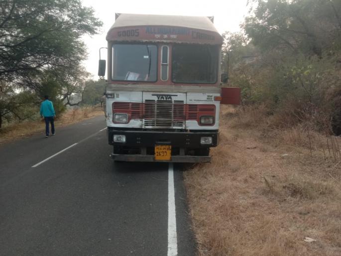 The loaded container blew up the bike; Seriously injured father dies in front of daughters | भरधाव कंटेनरने दुचाकीला उडवले; गंभीर जखमी वडिलांचा मुलींसमोरच मृत्यू The loaded container blew up the bike; Seriously injured father dies in front of daughters | भरधाव कंटेनरने दुचाकीला उडवले; गंभीर जखमी वडिलांचा मुलींसमोरच मृत्यू