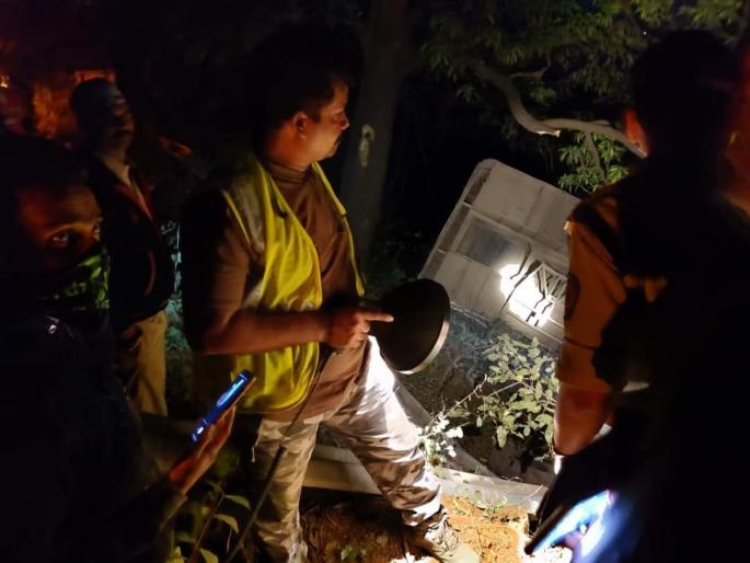 one dead in road accident on kashedi ghat | कशेडी घाटात बस 50 फूट खोल दरीत कोसळली; एकाचा मृत्यू, अनेक प्रवासी जखमी one dead in road accident on kashedi ghat | कशेडी घाटात बस 50 फूट खोल दरीत कोसळली; एकाचा मृत्यू, अनेक प्रवासी जखमी