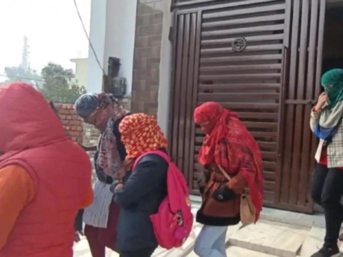 The couple started making obscene jokes in the hotel and were arrested by the police in an offensive manner | हॉटेलमध्ये प्रेमी जोडप्यांचे सुरु होते अश्लील चाळे, आक्षेपार्ह स्थितीत पोलिसांनी केली अटक The couple started making obscene jokes in the hotel and were arrested by the police in an offensive manner | हॉटेलमध्ये प्रेमी जोडप्यांचे सुरु होते अश्लील चाळे, आक्षेपार्ह स्थितीत पोलिसांनी केली अटक