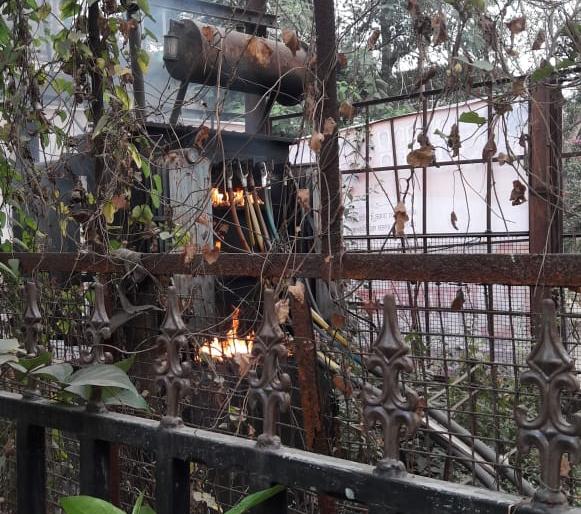 Fire at a transformer near St. Joseph's School | सेंट जोसेफ स्कुलनजीकच्या ट्रान्सफॉर्मरला आग 