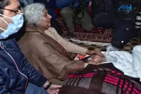 Terrorist kills Punjabi jeweler who obtained Kashmir citizenship after Article 370 was removed | कलम ३७० हटल्यानंतर काश्मीरचे नागरिकत्व मिळवणाऱ्या पंजाबी ज्वेलरची दहशतवाद्यांकडून हत्या Terrorist kills Punjabi jeweler who obtained Kashmir citizenship after Article 370 was removed | कलम ३७० हटल्यानंतर काश्मीरचे नागरिकत्व मिळवणाऱ्या पंजाबी ज्वेलरची दहशतवाद्यांकडून हत्या