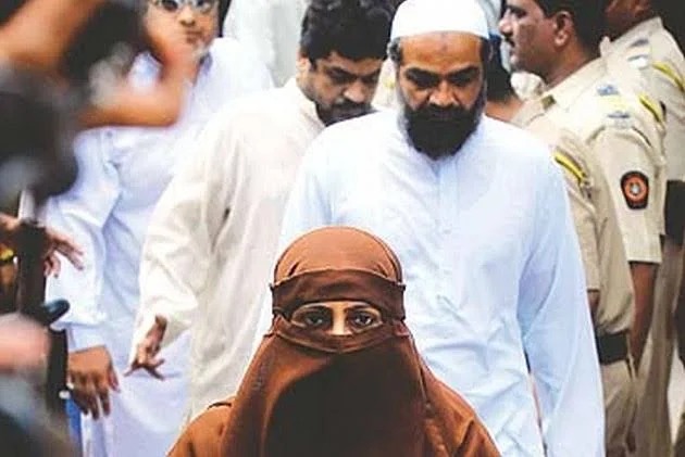 Rubina, convicted accused in 1993 Mumbai serial bomb blasts, granted parole for daughter's marriage | १९९३ मुंबई साखळी बॉम्बस्फोटातील दोषी रुबीनाला मुलीच्या निकाहसाठी पॅरोल मंजूर  Rubina, convicted accused in 1993 Mumbai serial bomb blasts, granted parole for daughter's marriage | १९९३ मुंबई साखळी बॉम्बस्फोटातील दोषी रुबीनाला मुलीच्या निकाहसाठी पॅरोल मंजूर