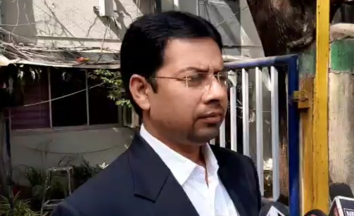 Video: If the video is exposed, the mouths will be silent, the complainant woman gave a warning | Video : व्हिडीओ उघड केले तर तोंडं गप्प होतील, तक्रारदार महिलेने दिला सूचक इशारा Video: If the video is exposed, the mouths will be silent, the complainant woman gave a warning | Video : व्हिडीओ उघड केले तर तोंडं गप्प होतील, तक्रारदार महिलेने दिला सूचक इशारा