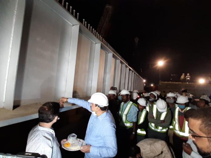 Successful launch of seven iron girders of Kopari bridge in Thane | ठाण्यातील कोपरी पुलाच्या सात लोखंडी गर्डरचे यशस्वी लॉन्चिंग  Successful launch of seven iron girders of Kopari bridge in Thane | ठाण्यातील कोपरी पुलाच्या सात लोखंडी गर्डरचे यशस्वी लॉन्चिंग