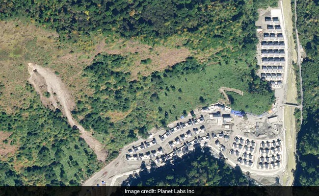 Shocking! The village was built by China on the Indian border in Arunachal Pradesh, has been exposed in satellite photos | धक्कादायक! चीनने अरुणाचलमधील भारताच्या हद्दीत वसवला गाव, सॅटेलाइट फोटोंमधूल झालं उघड Shocking! The village was built by China on the Indian border in Arunachal Pradesh, has been exposed in satellite photos | धक्कादायक! चीनने अरुणाचलमधील भारताच्या हद्दीत वसवला गाव, सॅटेलाइट फोटोंमधूल झालं उघड