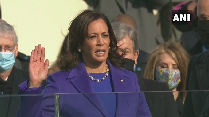 History made by Kamala Harris, became America's first woman vice president | कमला हॅरिस यांनी रचला इतिहास, बनल्या अमेरिकेच्या पहिल्या महिला आणि भारतीय वंशाच्या उपराष्ट्राध्यक्ष History made by Kamala Harris, became America's first woman vice president | कमला हॅरिस यांनी रचला इतिहास, बनल्या अमेरिकेच्या पहिल्या महिला आणि भारतीय वंशाच्या उपराष्ट्राध्यक्ष