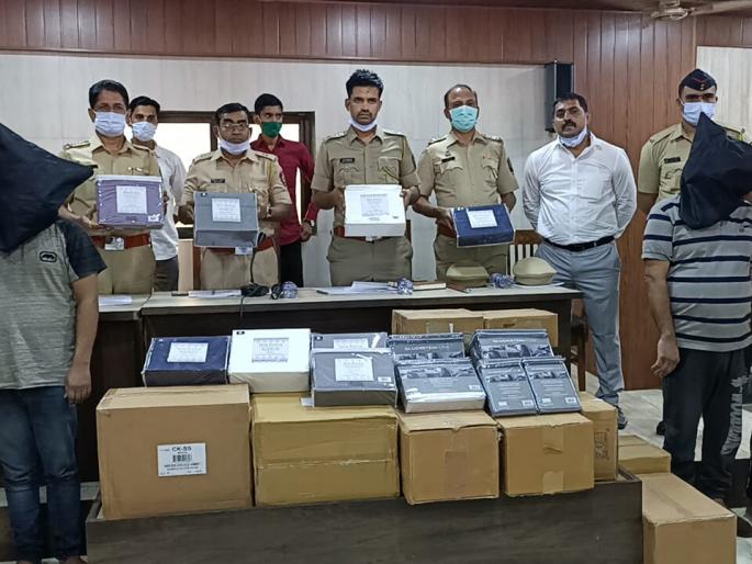 Stone sent to US instead of bedsheets, accused arrested from UP | बेडशीटच्या ऐवजी अमेरिकेला पाठवले चक्क दगड, यूपीतून आरोपींना अटक Stone sent to US instead of bedsheets, accused arrested from UP | बेडशीटच्या ऐवजी अमेरिकेला पाठवले चक्क दगड, यूपीतून आरोपींना अटक