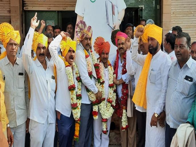 NCP gives promotion to Deputy Speaker; Balaji Munde unopposed as the Chairman of Parli Panchayat Samiti | राष्ट्रवादीने उपसभापतीला दिली बढती; परळी पंचायत समितीच्या सभापतीपदी बालाजी मुंडे बिनविरोध NCP gives promotion to Deputy Speaker; Balaji Munde unopposed as the Chairman of Parli Panchayat Samiti | राष्ट्रवादीने उपसभापतीला दिली बढती; परळी पंचायत समितीच्या सभापतीपदी बालाजी मुंडे बिनविरोध