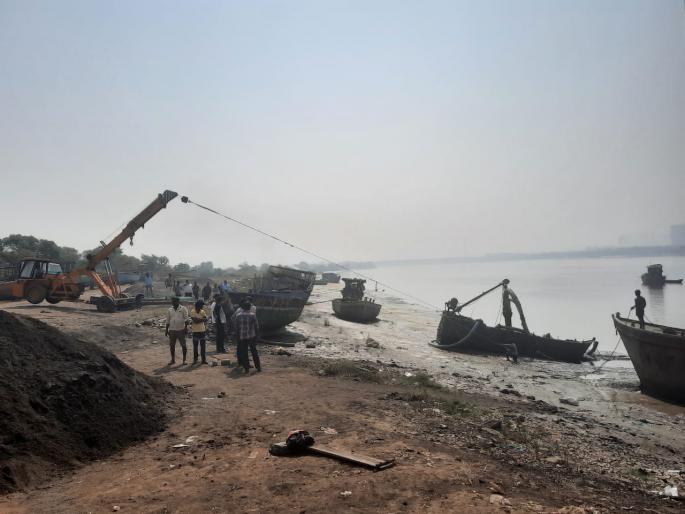 Revenue crackdown on illegal sand mafias; 40 lakh worth of property confiscated | अवैध रेती माफियांवर महसूल विभागाची धडक कारवाई;४० लाखांचा मुद्देमाल जप्त  Revenue crackdown on illegal sand mafias; 40 lakh worth of property confiscated | अवैध रेती माफियांवर महसूल विभागाची धडक कारवाई;४० लाखांचा मुद्देमाल जप्त