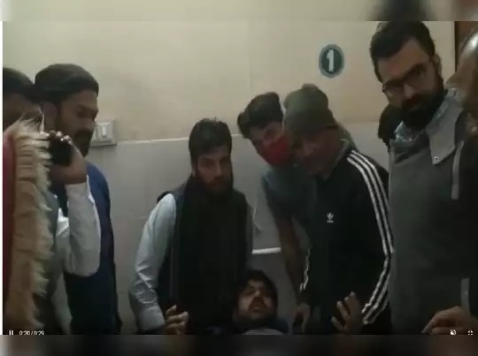 Attack on former Rajasthan minister Jaswant Yadav's son in Rajasthan | राजस्थानचे माजी मंत्री जसवंत यादव यांच्या मुलावर प्राणघातक हल्ला Attack on former Rajasthan minister Jaswant Yadav's son in Rajasthan | राजस्थानचे माजी मंत्री जसवंत यादव यांच्या मुलावर प्राणघातक हल्ला