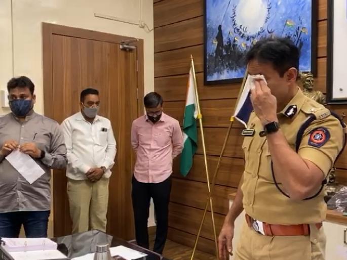 And 'Ironman' Krishna Prakash was in tears | अन् ‘आयर्नमॅन’ कृष्ण प्रकाश यांना अश्रू झाले अनावर   And 'Ironman' Krishna Prakash was in tears | अन् ‘आयर्नमॅन’ कृष्ण प्रकाश यांना अश्रू झाले अनावर