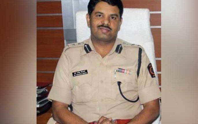 Co-Commissioner of Police Dr. Ravindra Shiswe, Inspector of Police Gajanan Pawar, Medhasham Dange, Sub-Inspector Shakir Jinnedy awarded President's Police Medal | सह पोलीस आयुक्त डॉ, रवींद्र शिसवे आणि तीन अन्य अधिकाऱ्यांना राष्ट्रपती पोलीस पदक Co-Commissioner of Police Dr. Ravindra Shiswe, Inspector of Police Gajanan Pawar, Medhasham Dange, Sub-Inspector Shakir Jinnedy awarded President's Police Medal | सह पोलीस आयुक्त डॉ, रवींद्र शिसवे आणि तीन अन्य अधिकाऱ्यांना राष्ट्रपती पोलीस पदक