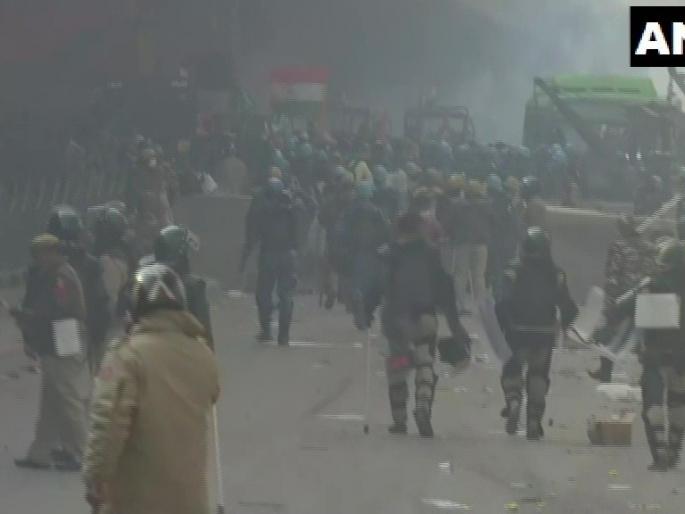 83 policemen injured in Delhi riots | दिल्लीतील हिंसक आंदोलनात ८३ पोलीस जखमी 83 policemen injured in Delhi riots | दिल्लीतील हिंसक आंदोलनात ८३ पोलीस जखमी
