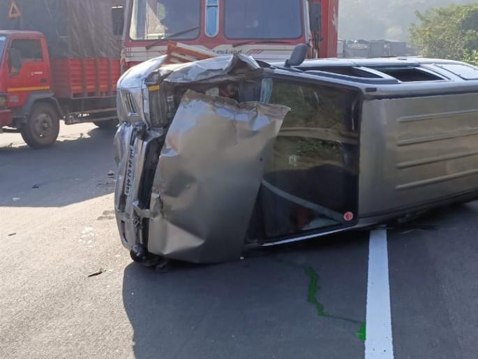 The driver of the captured container hit five vehicles; Fortunately there is no loss of life | ताबा सुटलेल्या कंटेनर चालकाचा पाच वाहनांना धडक; सुदैवाने जीवित हानी नाही The driver of the captured container hit five vehicles; Fortunately there is no loss of life | ताबा सुटलेल्या कंटेनर चालकाचा पाच वाहनांना धडक; सुदैवाने जीवित हानी नाही