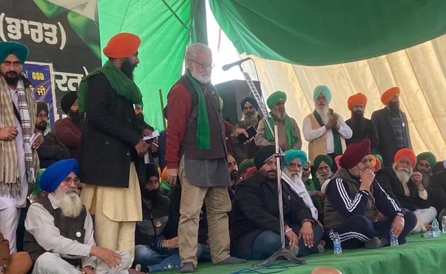 After the violence in the tractor rally, the farmers took a big decision regarding the agitation | ट्रॅक्टर रॅलीमधील हिंसाचारानंतर शेतकरी नेत्यांनी आंदोलनाबाबत घेतला मोठा निर्णय After the violence in the tractor rally, the farmers took a big decision regarding the agitation | ट्रॅक्टर रॅलीमधील हिंसाचारानंतर शेतकरी नेत्यांनी आंदोलनाबाबत घेतला मोठा निर्णय