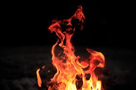 bihar accused threw womans 3 month old girl in bonfire for opposing molestation | भयंकर! महिलेने छेडछाडीला विरोध केला म्हणून "त्याने" चिमुकलीला शेकोटीत फेकलं अन्...  bihar accused threw womans 3 month old girl in bonfire for opposing molestation | भयंकर! महिलेने छेडछाडीला विरोध केला म्हणून "त्याने" चिमुकलीला शेकोटीत फेकलं अन्...