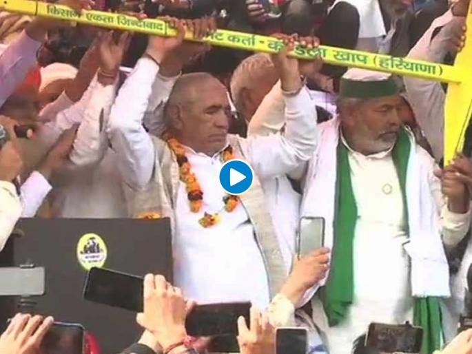 farmers protest rakesh tikait stage broken due to overcrowding in jind mahapanchayat | ...अन् गर्दीमुळे शेतकरी महापंचायतीत मंच तुटला, राकेश टिकैत यांच्यासह अनेक नेते कोसळले; Video व्हायरल farmers protest rakesh tikait stage broken due to overcrowding in jind mahapanchayat | ...अन् गर्दीमुळे शेतकरी महापंचायतीत मंच तुटला, राकेश टिकैत यांच्यासह अनेक नेते कोसळले; Video व्हायरल