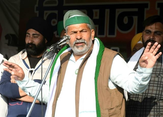 Release the arrested farmers, only then we will discuss with the government! Rakesh Tikait's warning | अटकेतील शेतकऱ्यांना सोडा, नंतरच सरकारशी चर्चा करू! राकेश टिकैत यांचा इशारा Release the arrested farmers, only then we will discuss with the government! Rakesh Tikait's warning | अटकेतील शेतकऱ्यांना सोडा, नंतरच सरकारशी चर्चा करू! राकेश टिकैत यांचा इशारा