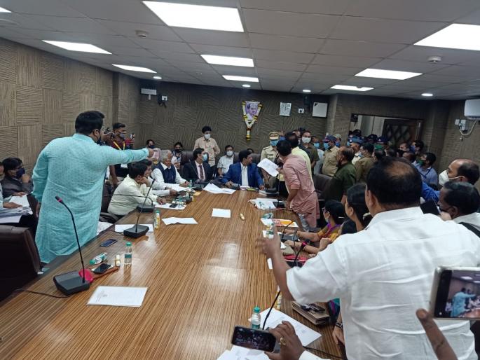 Dispute in the Standing Committee over the discussion of the budget | ठाणे महापालिकेचा 2755.32 कोटींचा अर्थसंकल्प सादर, स्थायी समितीत गदारोळ                       Dispute in the Standing Committee over the discussion of the budget | ठाणे महापालिकेचा 2755.32 कोटींचा अर्थसंकल्प सादर, स्थायी समितीत गदारोळ