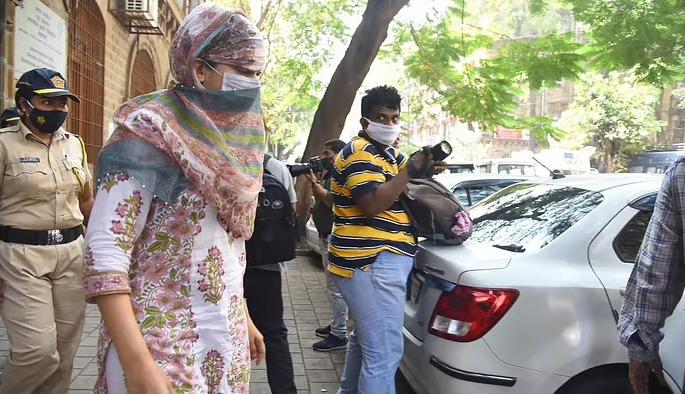 Dia Mirza's ex-manager arrested by ACB | सिनेसृष्टीत पुन्हा खळबळ; दिया मिर्झाच्या एक्स मॅनेजरला एसीबीने केली अटक 