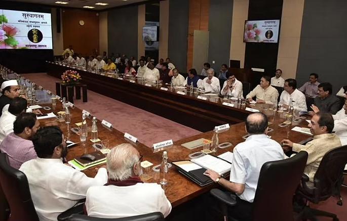 Manduk Purana among the ministers in 'Kalidasbhoomi'! Joined the two ministers in the Mahavikas Aghadi | ‘कालिदासभूमी’त मंत्र्यांमध्येच ‘मंडुक’पुराण! महाविकास आघाडीमधील दोन मंत्र्यांमध्ये जुंपली Manduk Purana among the ministers in 'Kalidasbhoomi'! Joined the two ministers in the Mahavikas Aghadi | ‘कालिदासभूमी’त मंत्र्यांमध्येच ‘मंडुक’पुराण! महाविकास आघाडीमधील दोन मंत्र्यांमध्ये जुंपली