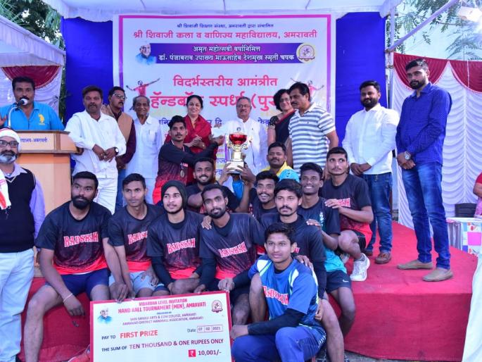 Yavatmal team wins Vidarbha level handball tournament | विदर्भस्तरीय हॅण्डबॉल स्पर्धेत यवतमाळ संघ अजिंक्य Yavatmal team wins Vidarbha level handball tournament | विदर्भस्तरीय हॅण्डबॉल स्पर्धेत यवतमाळ संघ अजिंक्य