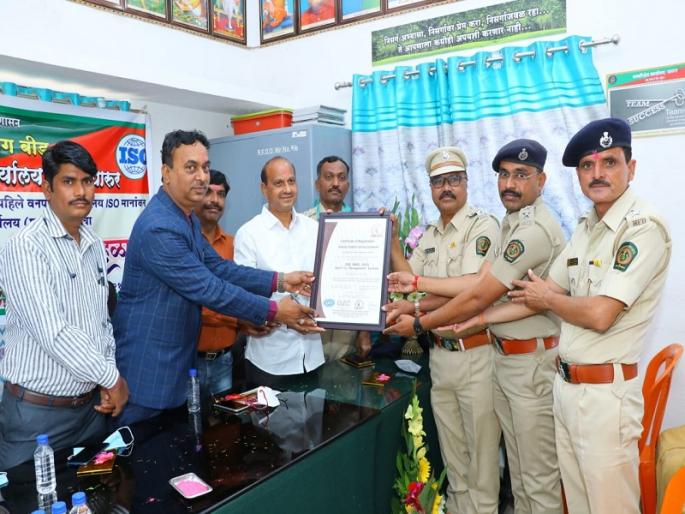 ISO Manakan to Dharur Forest Range Office; Became the first taluka level office in the state | धारूरच्या वनपरिक्षेत्र कार्यालयास आयएसओ मानाकंन; ठरले राज्यातील पहिले तालूकास्तरीय कार्यालय ISO Manakan to Dharur Forest Range Office; Became the first taluka level office in the state | धारूरच्या वनपरिक्षेत्र कार्यालयास आयएसओ मानाकंन; ठरले राज्यातील पहिले तालूकास्तरीय कार्यालय