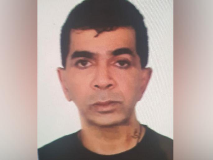 Video: Gangster Ejaz Lakdawala arrested for demanding Rs 2 crore ransom from milk trader | Video : दूध व्यावसायिकाकडून २ कोटींची खंडणी मागणाऱ्या गँगस्टर एजाज लकडावालाला अटक  Video: Gangster Ejaz Lakdawala arrested for demanding Rs 2 crore ransom from milk trader | Video : दूध व्यावसायिकाकडून २ कोटींची खंडणी मागणाऱ्या गँगस्टर एजाज लकडावालाला अटक
