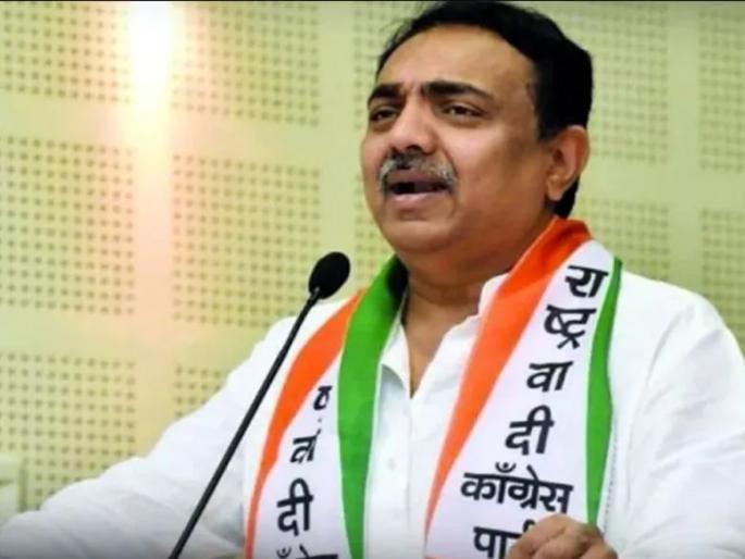 Factionalism in the NCP is on the rise, Fighting between Party Workers in front of Jayant Patil in Dhule | राष्ट्रवादीमधील गटबाजी चव्हाट्यावर, जयंत पाटलांसमोरच कार्यकर्त्यांमध्ये हाणामारी Factionalism in the NCP is on the rise, Fighting between Party Workers in front of Jayant Patil in Dhule | राष्ट्रवादीमधील गटबाजी चव्हाट्यावर, जयंत पाटलांसमोरच कार्यकर्त्यांमध्ये हाणामारी