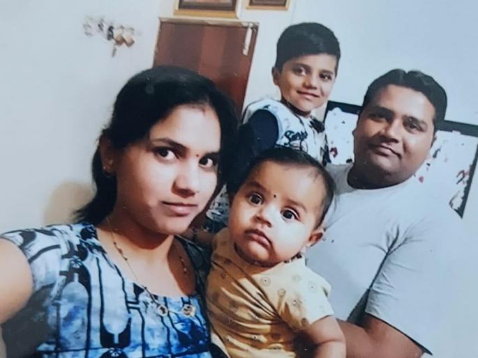 Dumbbells stab wife in the head; After the murder, her husband escaped by locking her in the house with two children s | डंबेल्सने पत्नीच्या डोक्यात केले वार; खुनानंतर दोन चिमुकल्यांना घरात कोंडून पती फरार Dumbbells stab wife in the head; After the murder, her husband escaped by locking her in the house with two children s | डंबेल्सने पत्नीच्या डोक्यात केले वार; खुनानंतर दोन चिमुकल्यांना घरात कोंडून पती फरार