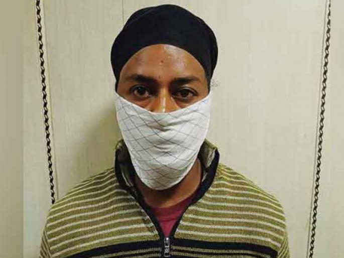 Handcuffs to main accused in voilence at Red Fort; Seized with two swords | लाल किल्ल्यावर दंगा करणाऱ्या मुख्य आरोपीला बेड्या; दोन तलवारी केल्या जप्त Handcuffs to main accused in voilence at Red Fort; Seized with two swords | लाल किल्ल्यावर दंगा करणाऱ्या मुख्य आरोपीला बेड्या; दोन तलवारी केल्या जप्त