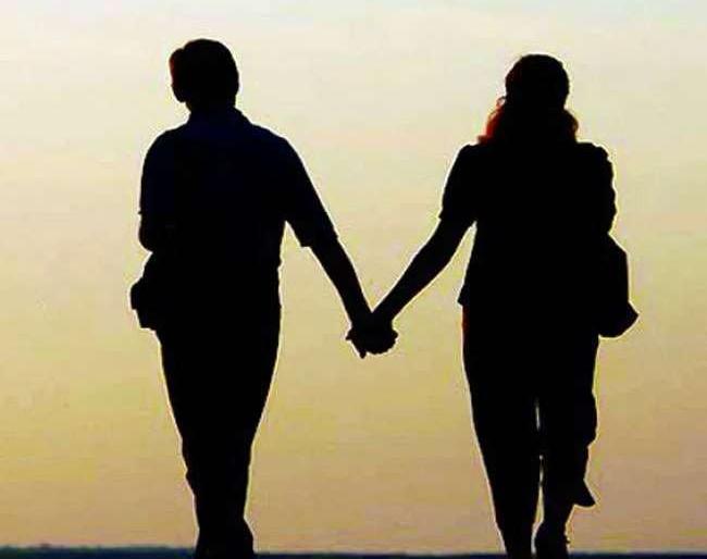 A mother of two Child fell in love with a minor boy, that's how the love story ended | राँग नंबरवरून दोन मुलांची आई अल्पवयीनाच्या प्रेमात पडली, लव्हस्टोरीची अशी अखेर झाली A mother of two Child fell in love with a minor boy, that's how the love story ended | राँग नंबरवरून दोन मुलांची आई अल्पवयीनाच्या प्रेमात पडली, लव्हस्टोरीची अशी अखेर झाली