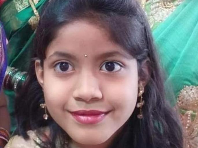 sorrowness in the family; Girl dies after being caught playing rope | ...अन् आईने फोडला हंबरडा; खेळताना पाळण्याच्या दोरीचा फास लागल्याने लेकीचा मृत्यू sorrowness in the family; Girl dies after being caught playing rope | ...अन् आईने फोडला हंबरडा; खेळताना पाळण्याच्या दोरीचा फास लागल्याने लेकीचा मृत्यू