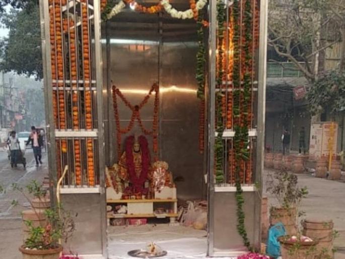 The Mandir was removed a month and a half ago, now Bajrangbali appeared overnight | दीड महिन्यापूर्वी मंदिर हटवले, आता रातोरात बजरंगबली प्रकट झाले The Mandir was removed a month and a half ago, now Bajrangbali appeared overnight | दीड महिन्यापूर्वी मंदिर हटवले, आता रातोरात बजरंगबली प्रकट झाले