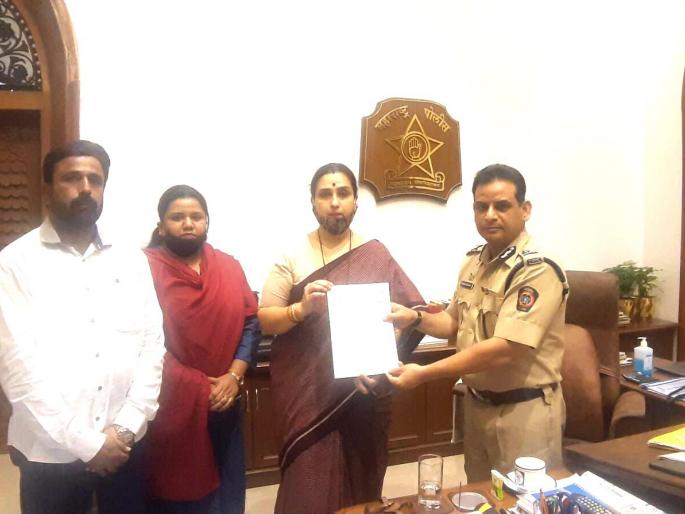 Pooja Chavan Suicide: Take action against Minister Sanjay Rathod; Statement given by Chitra Wagh to DGP | Pooja Chavan Suicide: मंत्री संजय राठोड यांच्यावर कारवाई करा; चित्रा वाघ यांचे डीजीपींना निवेदन Pooja Chavan Suicide: Take action against Minister Sanjay Rathod; Statement given by Chitra Wagh to DGP | Pooja Chavan Suicide: मंत्री संजय राठोड यांच्यावर कारवाई करा; चित्रा वाघ यांचे डीजीपींना निवेदन