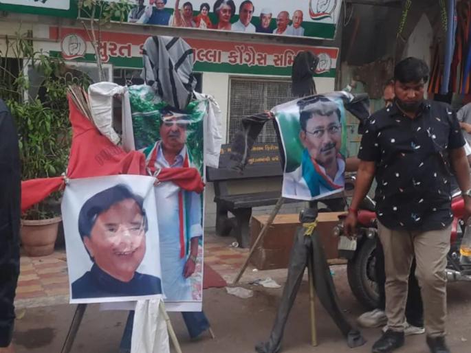 gujarat municipal election results 2021 violence outside congress office in surat | ...अन् 'तो' पराभव काँग्रेस कार्यकर्त्यांच्या जिव्हारी लागला; कार्यालयाची केली तोडफोड, नेत्यांचे जाळले पुतळे gujarat municipal election results 2021 violence outside congress office in surat | ...अन् 'तो' पराभव काँग्रेस कार्यकर्त्यांच्या जिव्हारी लागला; कार्यालयाची केली तोडफोड, नेत्यांचे जाळले पुतळे