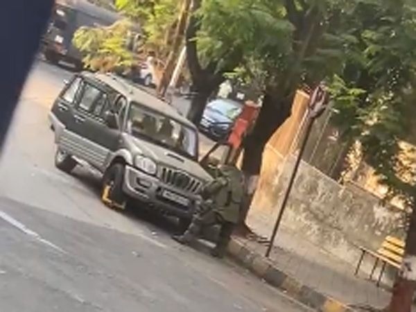 The Nagpur connection was behind the explosives found near Mukesh Ambani's house | मुकेश अंबानींच्या घराजवळ सापडलेल्या स्फोटकांमागे नागपूर कनेक्शन, समोर आली धक्कादायक माहिती The Nagpur connection was behind the explosives found near Mukesh Ambani's house | मुकेश अंबानींच्या घराजवळ सापडलेल्या स्फोटकांमागे नागपूर कनेक्शन, समोर आली धक्कादायक माहिती