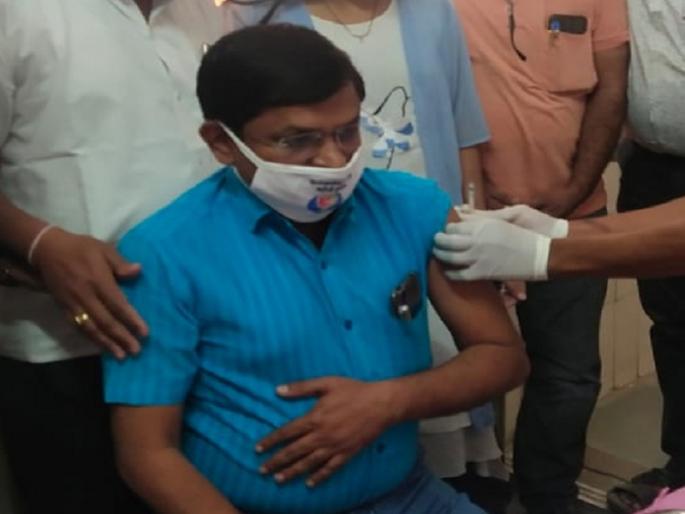 Big news; Beed's DHO corona positive on the 18th day after vaccination | मोठी बातमी; लस घेतल्यानंतरही 18 व्या दिवशी बीडचे डीएचओ कोरोना पॉझिटिव्ह Big news; Beed's DHO corona positive on the 18th day after vaccination | मोठी बातमी; लस घेतल्यानंतरही 18 व्या दिवशी बीडचे डीएचओ कोरोना पॉझिटिव्ह