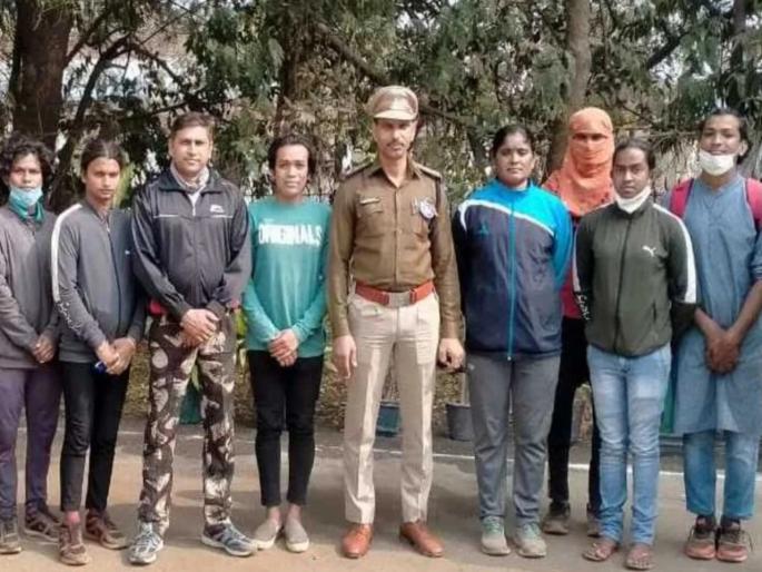 13 transgender hire as constables; Innovative step of equality by Chhattisgarh Police | १३ तृतीयपंथी बनले कॉन्स्टेबल; छत्तीसगड पोलिसांकडून समानतेचं अभिनव पाऊल 13 transgender hire as constables; Innovative step of equality by Chhattisgarh Police | १३ तृतीयपंथी बनले कॉन्स्टेबल; छत्तीसगड पोलिसांकडून समानतेचं अभिनव पाऊल