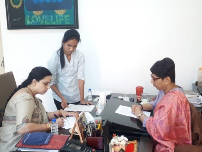 Chitra Wagh at BKC Police Station; Complaint made against morphed photo | चित्रा वाघ बीकेसी पोलीस ठाण्यात; मॉर्फ केलेल्या फोटोविरोधात केली तक्रार  Chitra Wagh at BKC Police Station; Complaint made against morphed photo | चित्रा वाघ बीकेसी पोलीस ठाण्यात; मॉर्फ केलेल्या फोटोविरोधात केली तक्रार