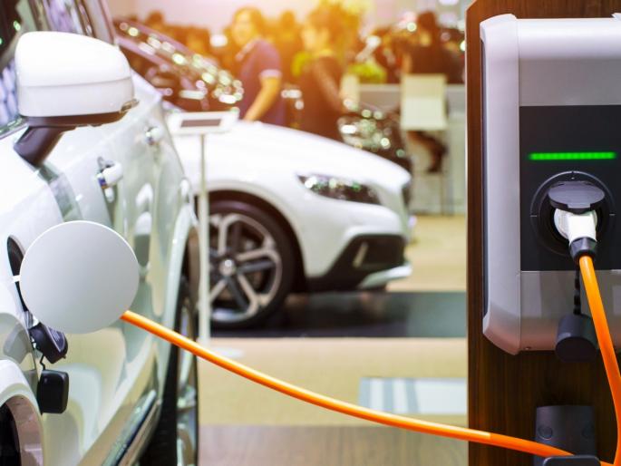 Electric Vehicle Naation 50 charging station in pune | मस्तच! केंद्र सरकारचं 'इलेक्ट्रिक व्हेइकल नेशन', पुण्यात होणार 50 चार्जिंग स्टेशन, सीएनजी पंपांचीही उभारणी   Electric Vehicle Naation 50 charging station in pune | मस्तच! केंद्र सरकारचं 'इलेक्ट्रिक व्हेइकल नेशन', पुण्यात होणार 50 चार्जिंग स्टेशन, सीएनजी पंपांचीही उभारणी