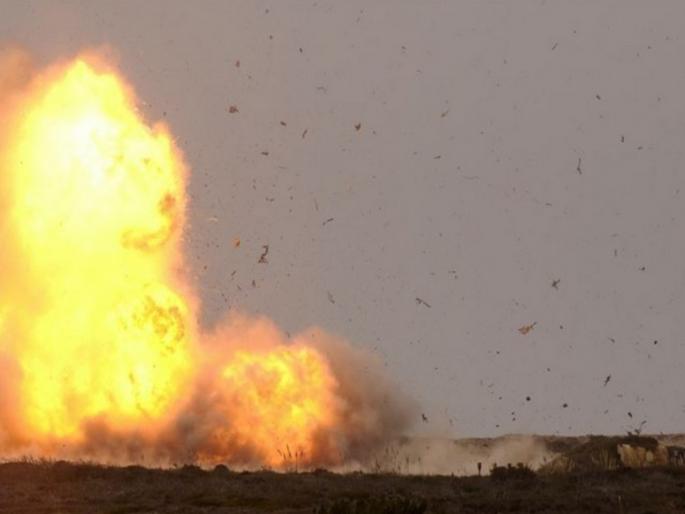 3 jawans martyred and 2 seriously injured in IED blast by Naxals in jharkhand | नक्षलवाद्यांच्या आयईडीच्या स्फोटात ३ जवान शहीद तर २ जण गंभीर जखमी 