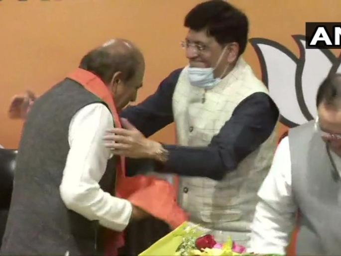 Another blow to Mamata Banerjee, Senior leader Dinesh Trivedi join the BJP | ममता बॅनर्जींना अजून एक धक्का, आखणी एका मोठ्या नेत्याने केला भाजपात प्रवेश