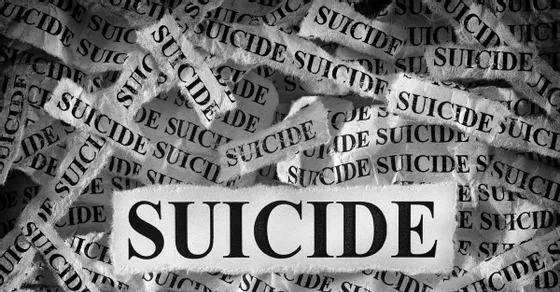 On World Women's Day, a woman committed suicide by jumping under a speeding bus | जागतिक महिला दिनीच महिलेने धावत्या बसखाली उडी मारुन केली आत्महत्या On World Women's Day, a woman committed suicide by jumping under a speeding bus | जागतिक महिला दिनीच महिलेने धावत्या बसखाली उडी मारुन केली आत्महत्या